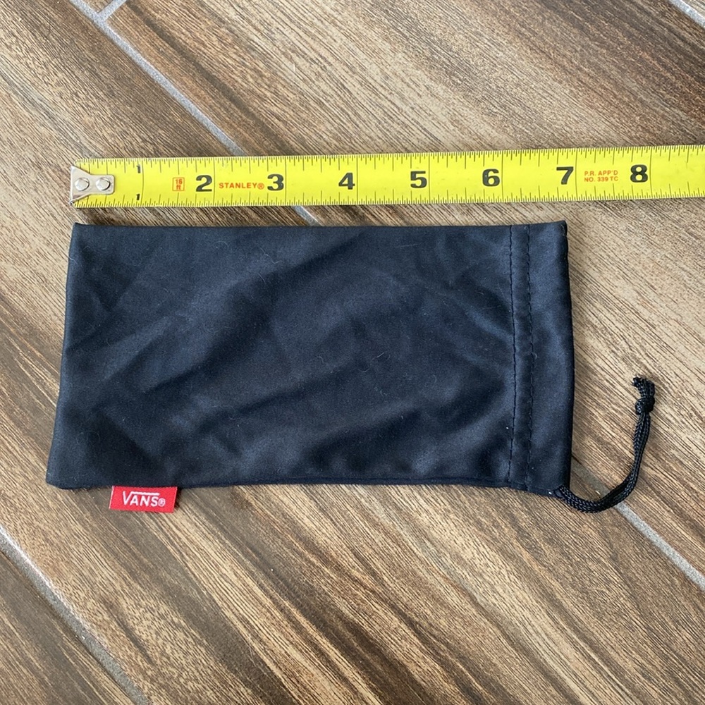 💋Vans unisex microfiber glass pouch with adjustable scrunch! - Picture 3 of 4